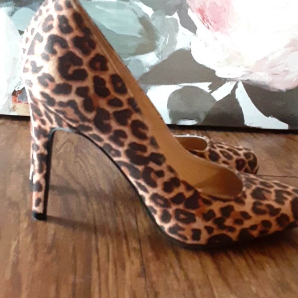 Lauren Conrad leopard pumps size 6 medium